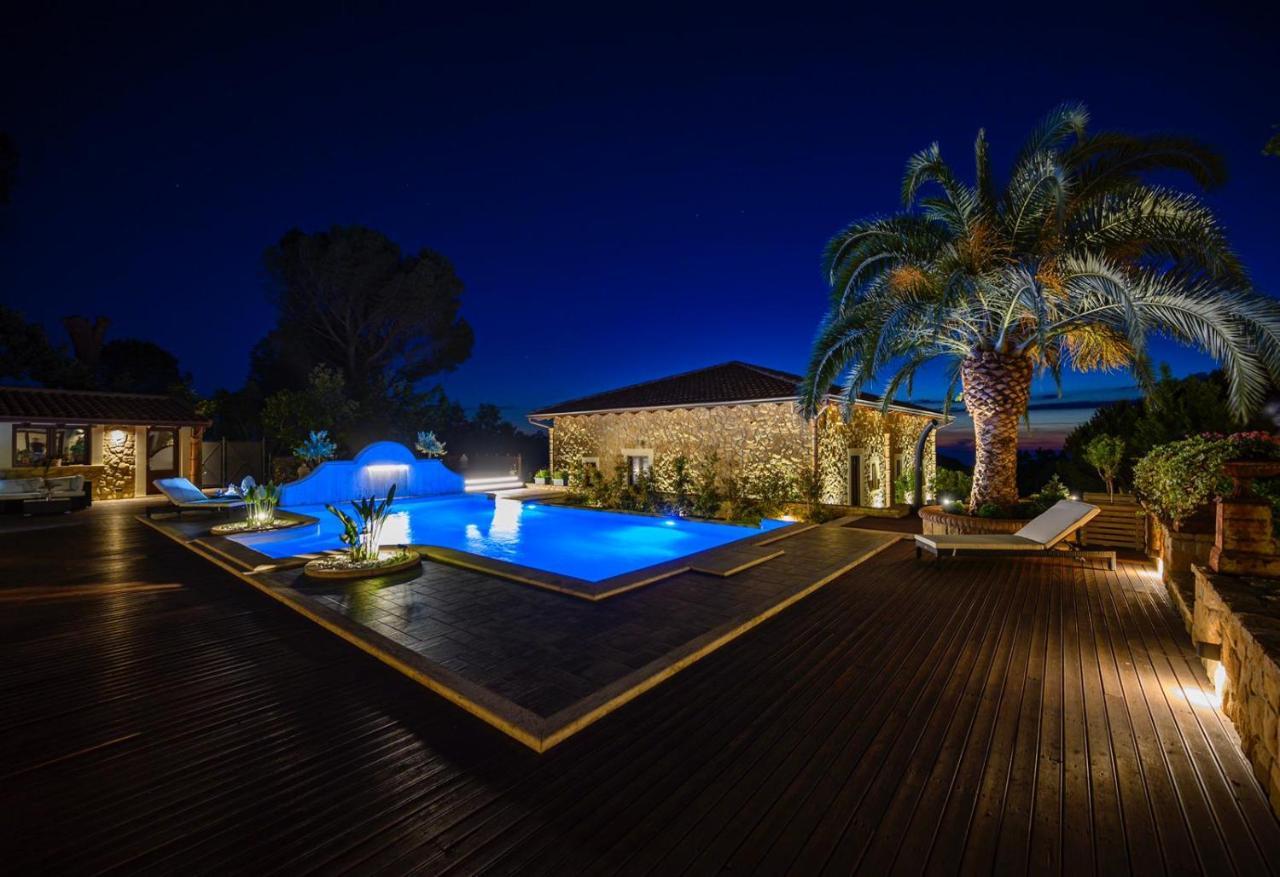 Donna Carolina Luxury Rooms Чефалу Экстерьер фото